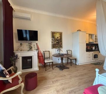 OPATIJA, stan od 40 m2 s parkirngom, u staroj vili  - cover