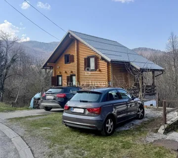 DELNICE, šarmantna drvena kuća okružena prirodom