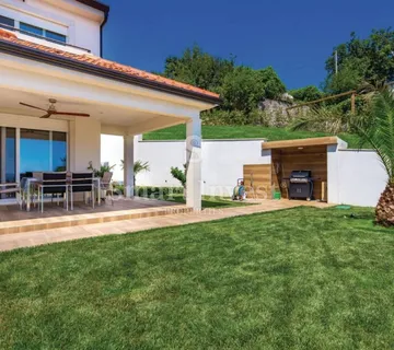 BREGI, kuća od 235 m2 s bazenom - cover