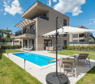 POREČ, luksuzni stan 3S+DB s bazenom i vrtom u novogradnji, prodaja (S2)