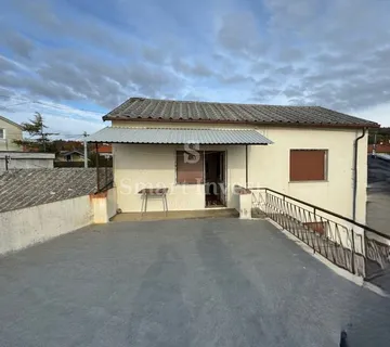 TRINAJSTIĆI - KASTAV, dvojna kuća od 300 m2 - cover