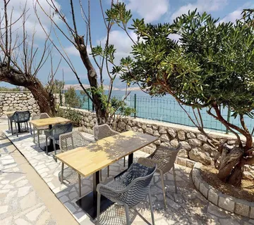 PAG - VODICE, hotel prvi red do mora, tik do plaže! - cover