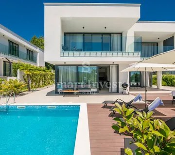VEPRINAC, moderna villa s bazenom i pogledom na more - cover