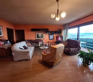 OPATIJA, stan od 187 m2 na mirnoj lokaciji s lijepim pogledom na more!