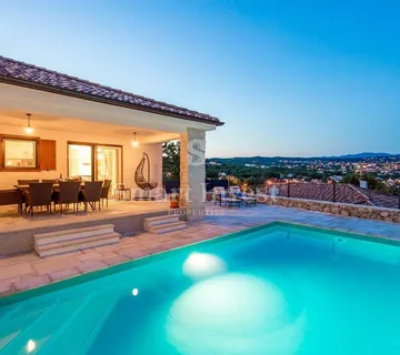 POBRI, kuća od 200 m2 s bazenom i okućnicom od 750 m2 - Pobri, Opatija