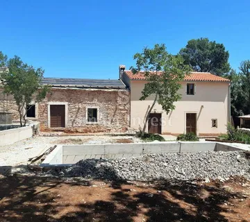 ISTRA - BARBAN, 1,5 km od mora, istarske kuće s bazenom - Rebići, Barban