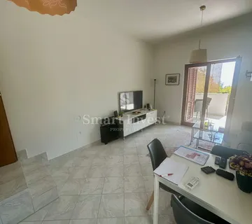 LOVRAN, stan 2S+DB s okućnicom, blizu centra i mora - cover