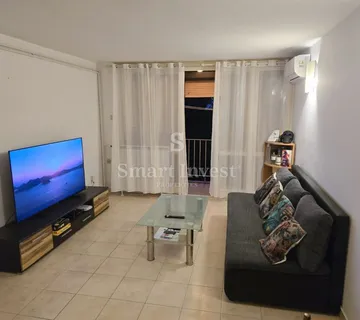 TURNIĆ, stan 3SKl s lođom u blizini svih sadržaja - cover