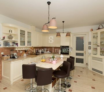 OPATIJA, iznajmljuje se ekskluzivna vila u samom centru - cover