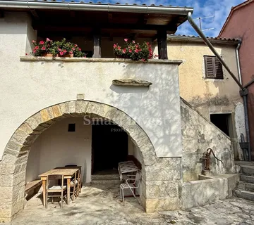 HUM - OKOLICA, starina s okućnicom * EKSKLUZIVNO SAMO KOD NAS* - Brnobići, Buzet