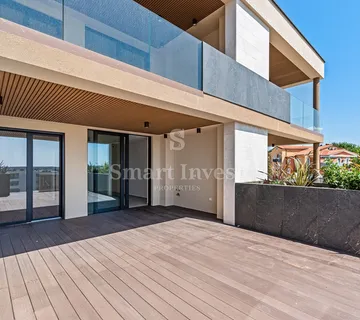 NOVIGRAD, moderan stan od 100.10 m2 s pogledom na more