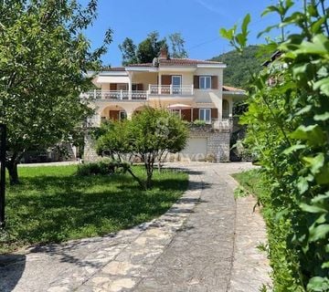 BREGI, kuća 220 m2 s velikom okućnicom i pogledom na more - cover