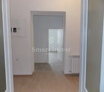 CENTAR, iznajmljuje se poslovni prostor od 133 m2 - cover