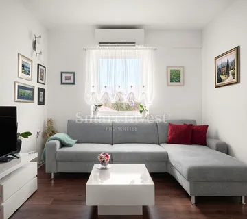 MATULJI - JUŠIĆI, kuća u nizu s 3 stana, pogledom na more, konobom i garažom - cover