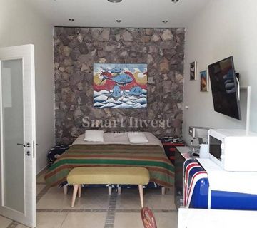 OPATIJA, garsonijera od 20 m2 s parkingom i terasom  za dugoročni najam - cover