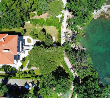 OPATIJA, STARA AUSTROUGARSKA VILA UZ MORE - cover