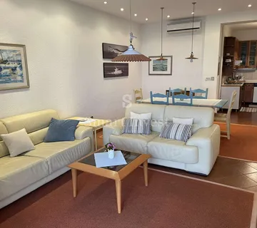 PAVLOVAC, kuća s 2 stana, garažom i pogledom na more - cover