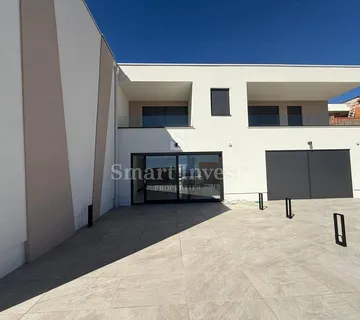 OPATIJA, moderna kuća u nizu s bazenom i pogledom na more (B2) - cover