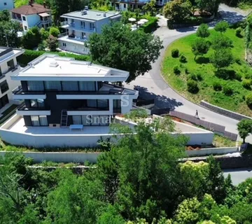LOVRAN, luksuzna vila s bazenom i pogledom na more, u blizini mora - cover