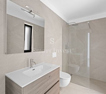 NOVIGRAD, moderan stan od 134.99 m2 s pogledom na more - cover