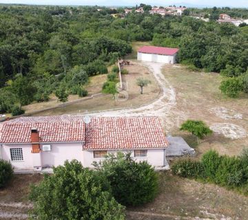 ISTRA, VELIKO IMANJE 26.300 m2 S KUĆOM, 14 KM OD MORA! - cover