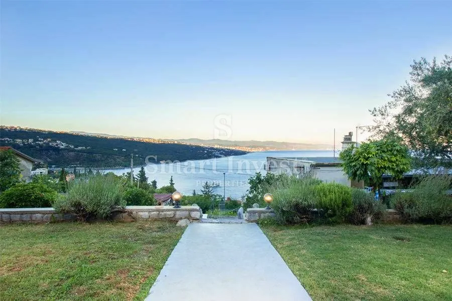 VOLOSKO, etaža vile 170 m2, 3 etažirana  zasebna apartmana  - cover