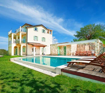 ISTRA, VILA S BAZENOM NA OSAMI, S POGLEDOM NA MOTOVUN, prodaja - cover
