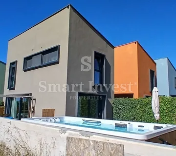 POREČ, moderna kuća s pogledom na more - cover