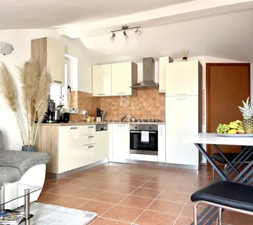 IKA, prekrasan stan 1S+DB s terasom i pogledom na more - cover