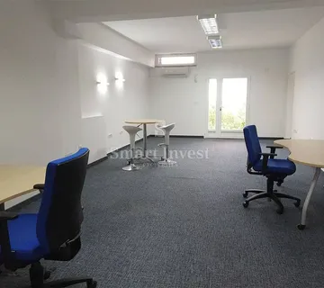 MARTINKOVAC, iznajmljuje se uredski prostor od 120 m2, s parkingom - cover