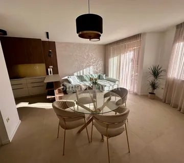 OPATIJA, novouređen stan 2S+DB u strogom centru za dugoročan najam - cover