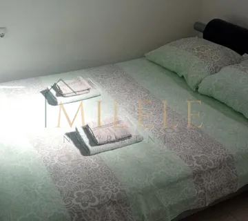Kuća s tri apartmana na prodaju - cover