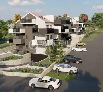 Solin, Japirko - Poslovni prostor ili trosoban stan (vrt, 2 park.mj.)