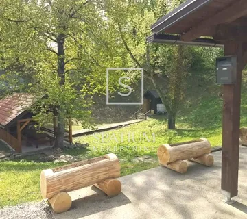 Ogulin - Okolica, Građevinski Teren S Tri Objekta - Popovo Selo, Ogulin