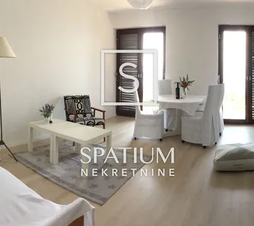 NOVI VINODOLSKI, STAN S POGLEDOM NA MORE ZA DUGOROČNI NAJAM - cover