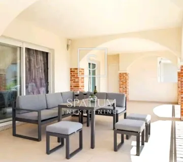 GRAD KRK, KUĆA U CENTRU - cover