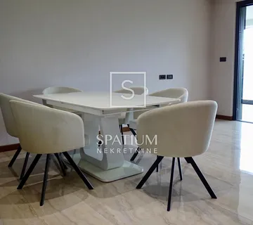 Malinska, Otok Krk, Stan S Okućnicom I Bazenom - Malinska, Malinska-Dubašnica