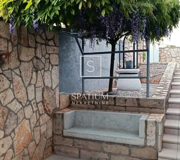 Pula, Kuća S Tri Stana Na Mirnoj Lokaciji