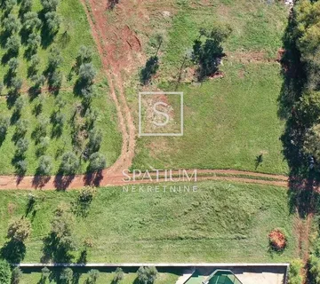 VIŽINADA, GRAĐEVINSKO ZEMLJIŠTE 868 m² - cover