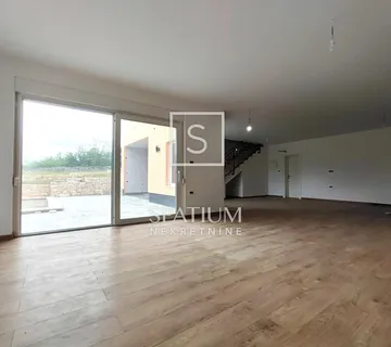 SVETVINČENAT, KUĆA SA BAZENOM NA PROSTRANOM IMANJU - cover