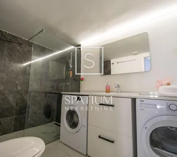 OPATIJA, POSLOVNI PROSTOR U CENTRU GRADA - cover