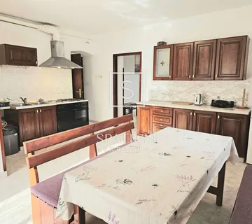 Labin, Samostojeća Kuća