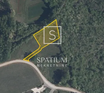 PAZIN, GRAĐEVINSKO ZEMLJIŠTE 1099M2 PRAVILNOG OBLIKA - cover