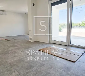 Rasopasno, Dobrinj, Kuća S Prostranom Okućnicom
