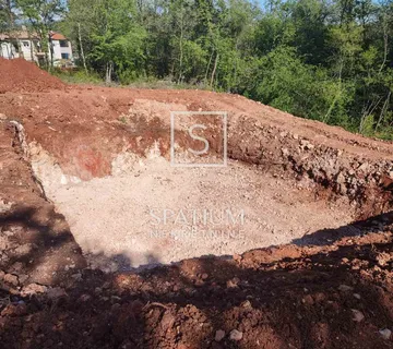Labin, Istra, Zemljište S Građevinskom Dozvolom Na Mirnoj Lokaciji