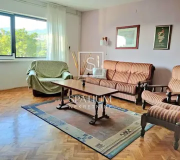 Klenovica, Novi Vinodolski, Samostojeća Kuća S Dvije Garaže