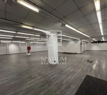 LABIN, POSLOVNI PROSTOR U CENTRU GRADA 424 m2