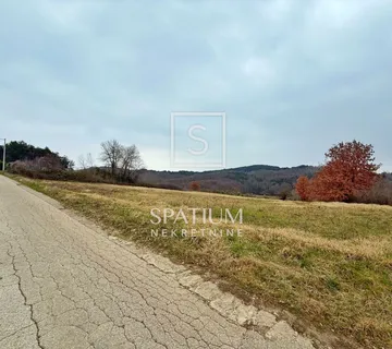 SAMO U SPATIUMU, PRILIKA, ZEMLJIŠTE S GRAĐEVINSKOM DOZVOLOM I PLAĆENIM KOMUNALIJAMA - cover