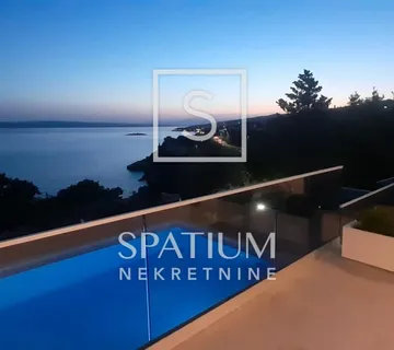 Novi Vinodolski, Kuća S Bazenom, Uz More