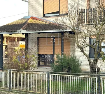 Mahovo, Imanje S Kućom I Gospodarskim Objektima - Mahovo, Martinska Ves